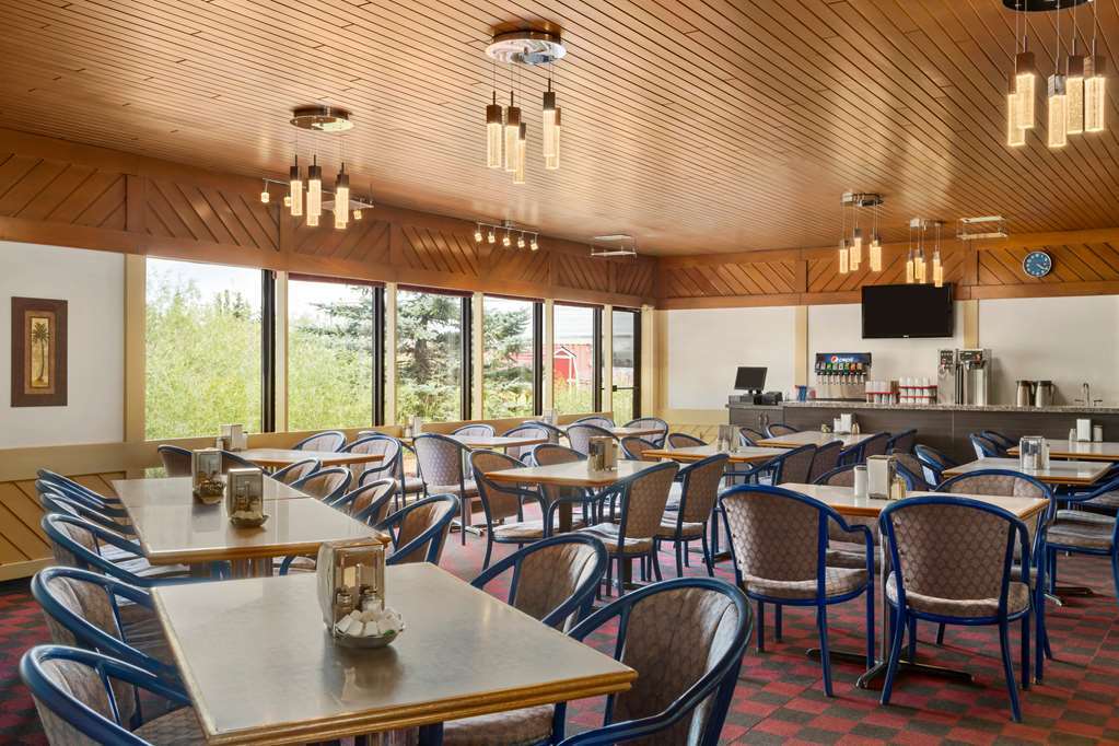 Travelodge Hanna Canada Grey Restaurant photo