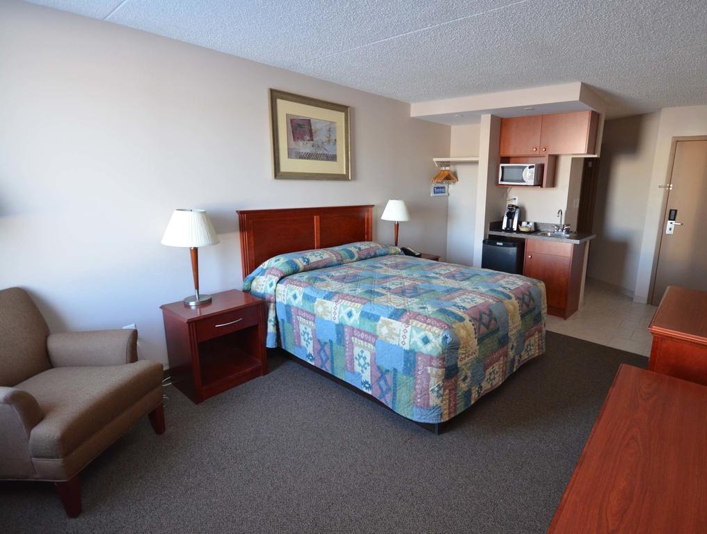Travelodge Hanna Canada Grey Chambre photo